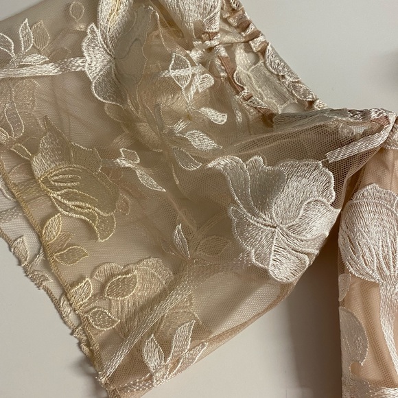 Tobi Off Shoulder Lace Nude Crop Top Size M - Picture 3 of 5